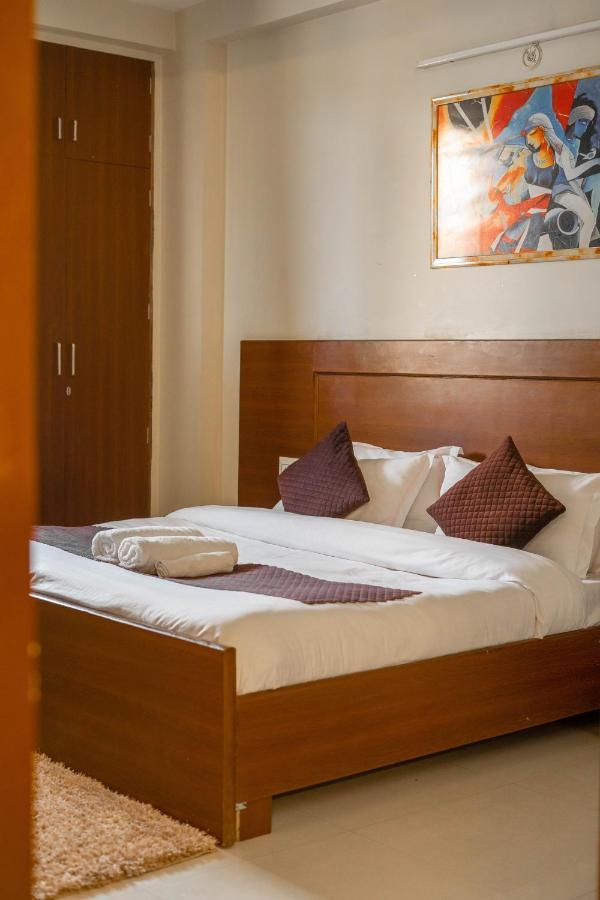 The Lodgers 2 Bhk Serviced Apartment Infront Of Artemis Hospital Ґурґаон Екстер'єр фото
